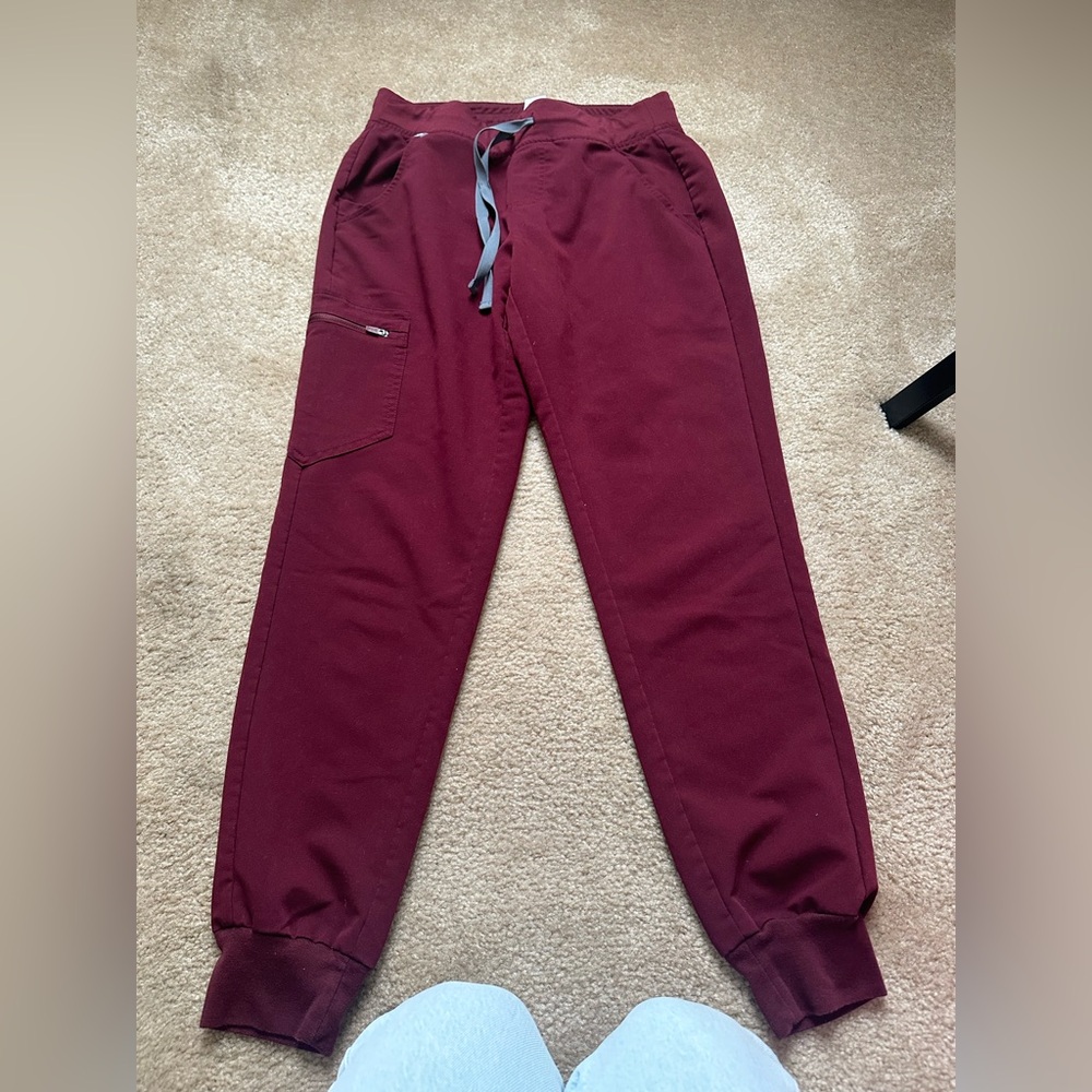 Figs burgundy Zamora joggers